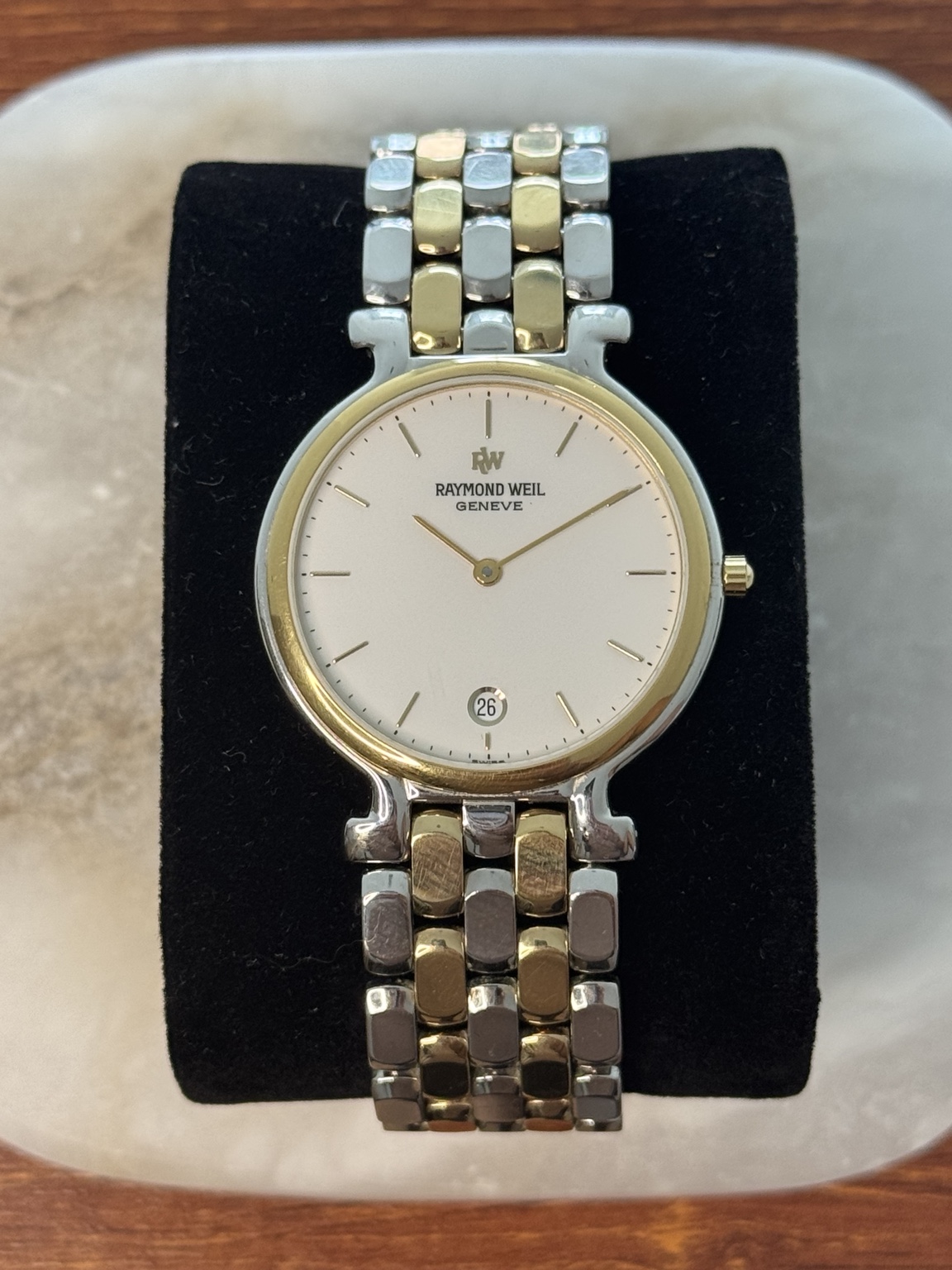 Original watch face and dial photograph of Raymond Weil Genève Two-Tone Quartz Dress Watch – Ref. 9137-2