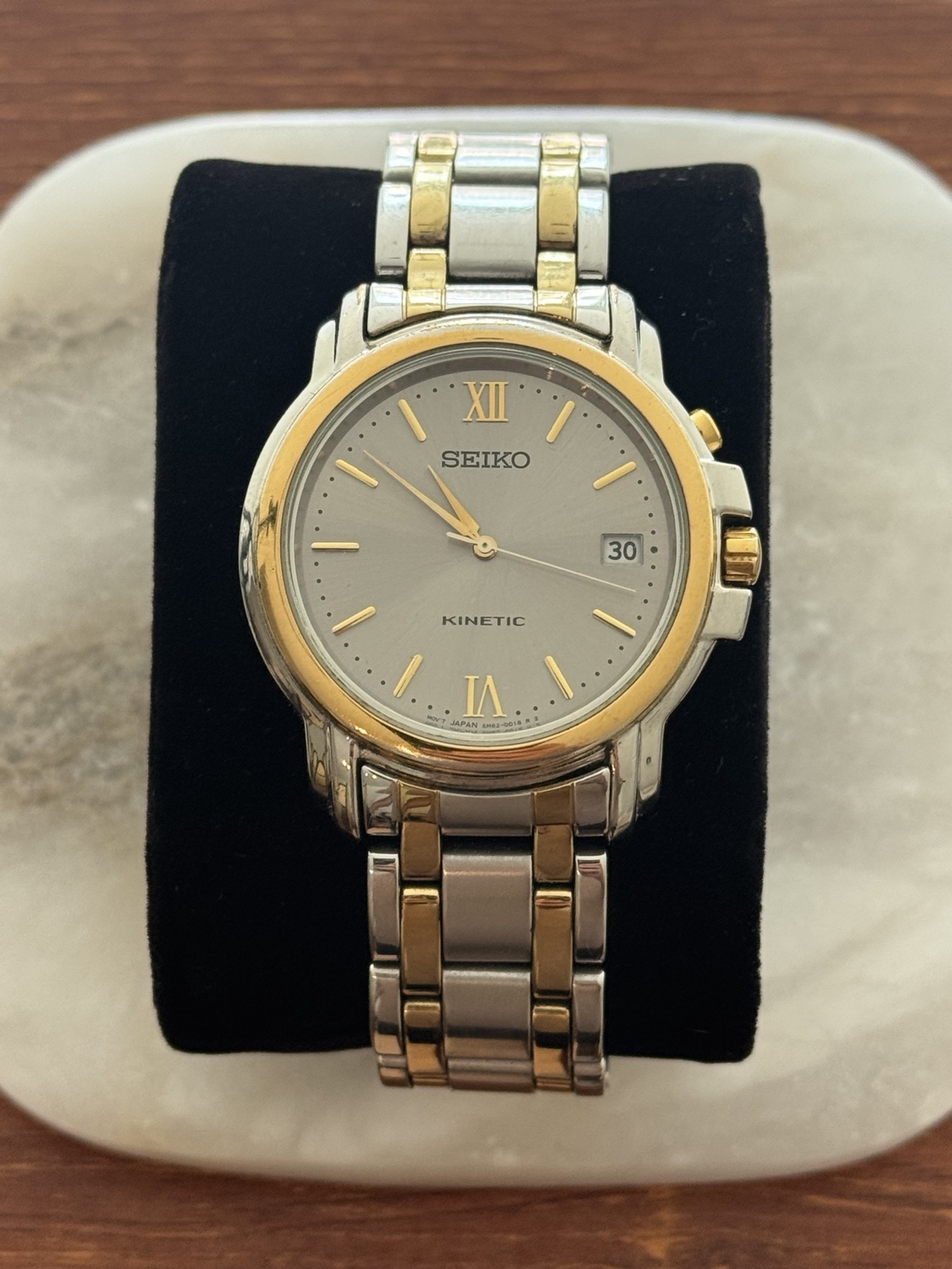 Original watch face and dial photograph of Seiko Kinetic Two-Tone Silver & Gold Dress Watch – 5M62-0B20