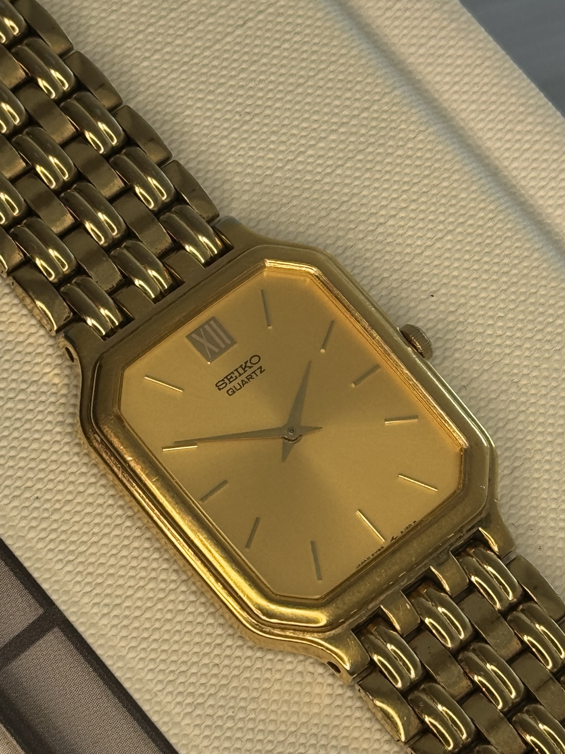Original watch face and dial photograph of Seiko Quartz Gold-Tone Octagonal Rectangular Dress Watch – 5Y30-5060